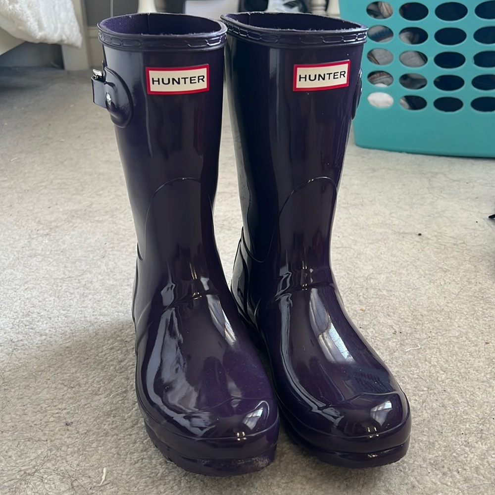 Hunter Boots size 8 purple plum gloss